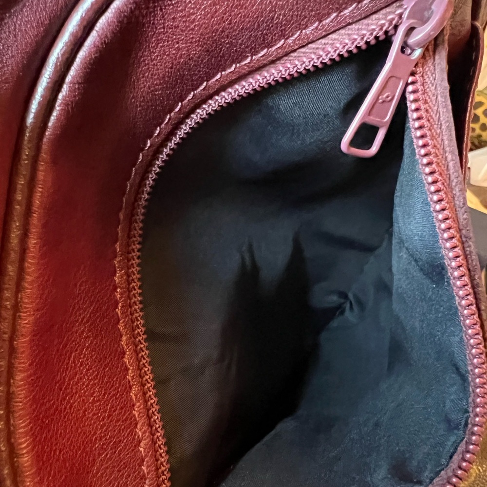 LONGCHAMP Elegant Burgundy Leather Men's Crossbody Messenger Bag - UNISEX - Picture 10 of 15